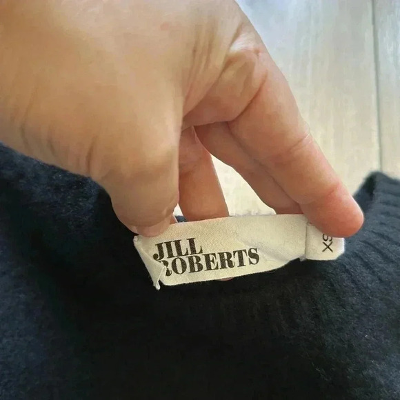 $345 Jill Roberts Classic Crewneck 100% Cashmere Black Sweater Sz XS - Picture 3 of 5